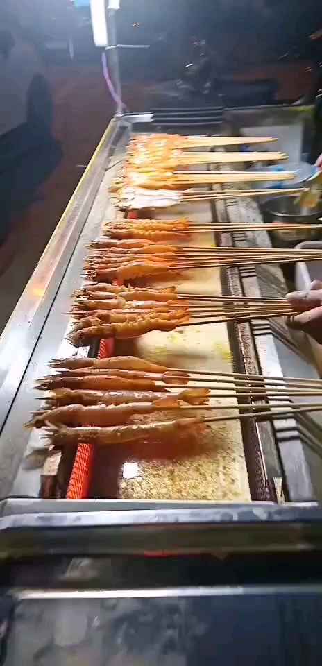 黄陂夜猫子小黄鱼加盟店郭老板每天都是满炉子的烤大虾和小黄鱼![赞同][赞同][赞同][赞同