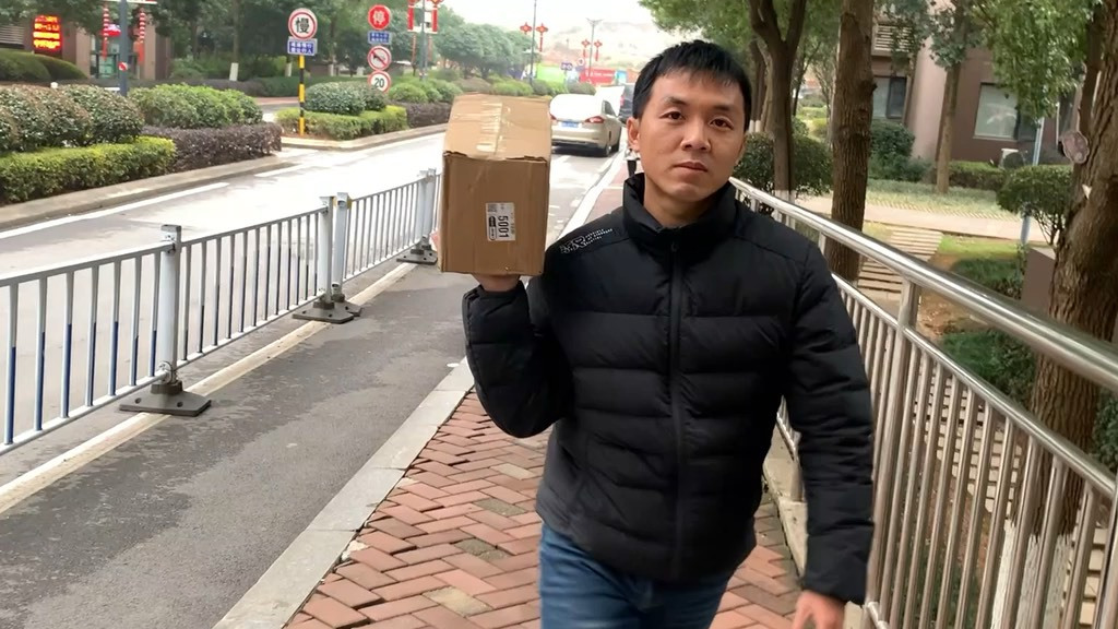 今天,我带回家一包微波玉米花,通过微波炉加热3分钟就可以了,拿到家里试了一下,效果还是不错
