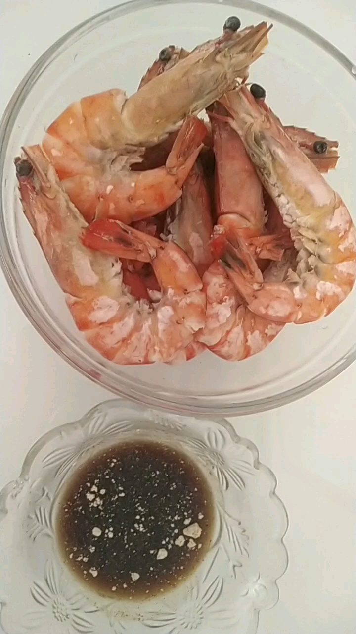 今天午餐  白灼黑虎虾  黑虎虾属于海水虾,其幼苗在沿海浅水处生长,长大后会迁移到深海区1