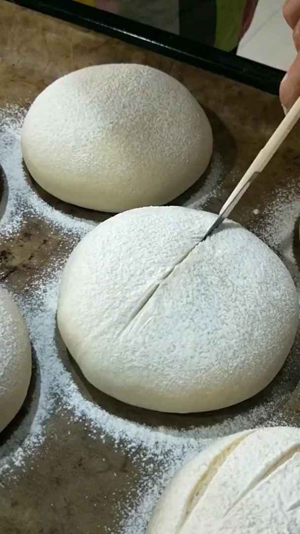 原来蒸馒头也是一门艺术啊,还要用刀来画,真是厉害了啊。