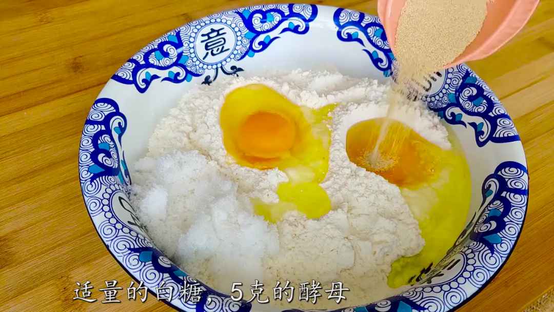 原来用青花瓷做蛋糕。这么有中国味,以后我也试一试,感觉在陶冶情操啊。