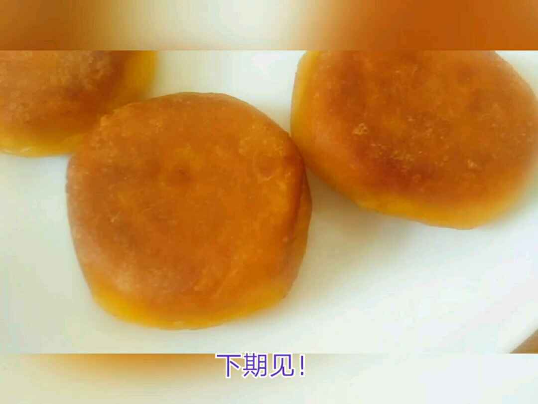#向老外推荐一道中国菜# #超级作者日# 今天跟大家分享一下南瓜饼的做法!南瓜饼是一道传统