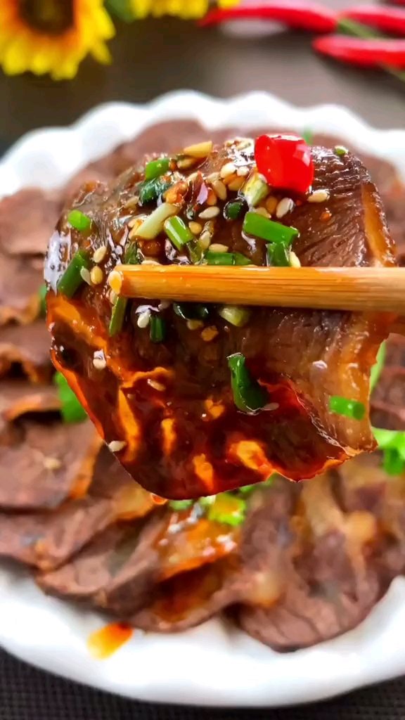 #宅家变大厨#年夜饭上的卤牛肉,可是大受欢迎的一道菜,不油腻越嚼越香