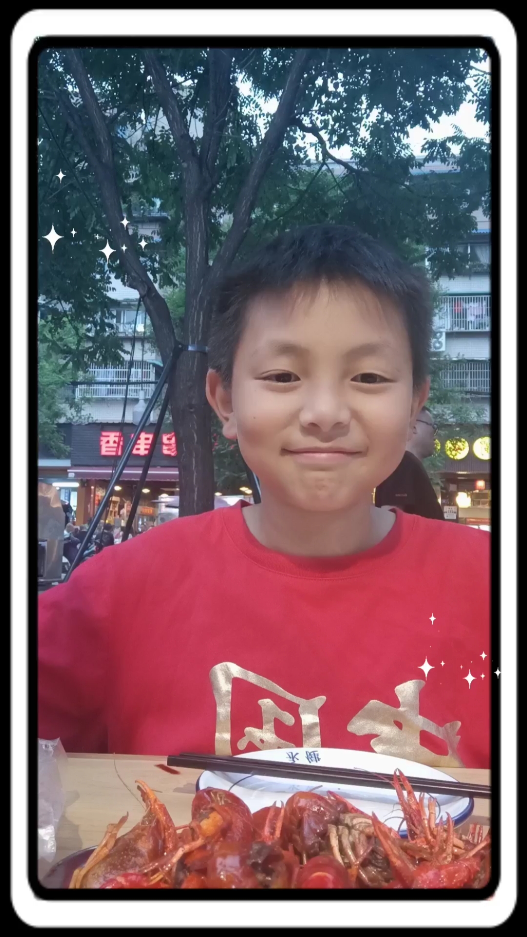 #热爱生活的一万个理由# 那么多美食需要一一尝一遍,小龙虾我的最爱嘴巴吃肿舌头吃麻都舍不得