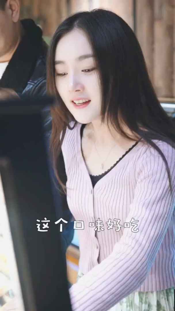 爱情和面包选择哪一个?我会选择你。比起什么都能给我的,我还是喜欢那个什么都给我的人,很喜欢