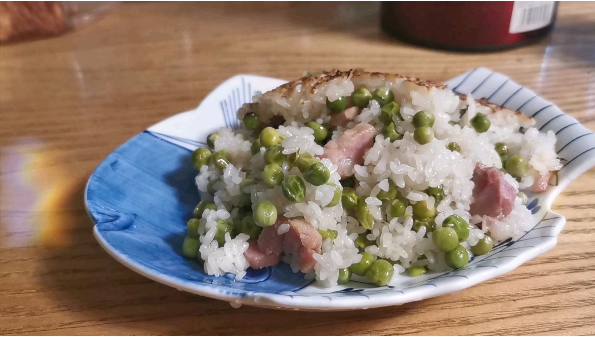 老兔子的咸豆糯米饭     老兔子得了他爸爸的真传,做咸豆饭了得,跟公公做的味道差不离了。