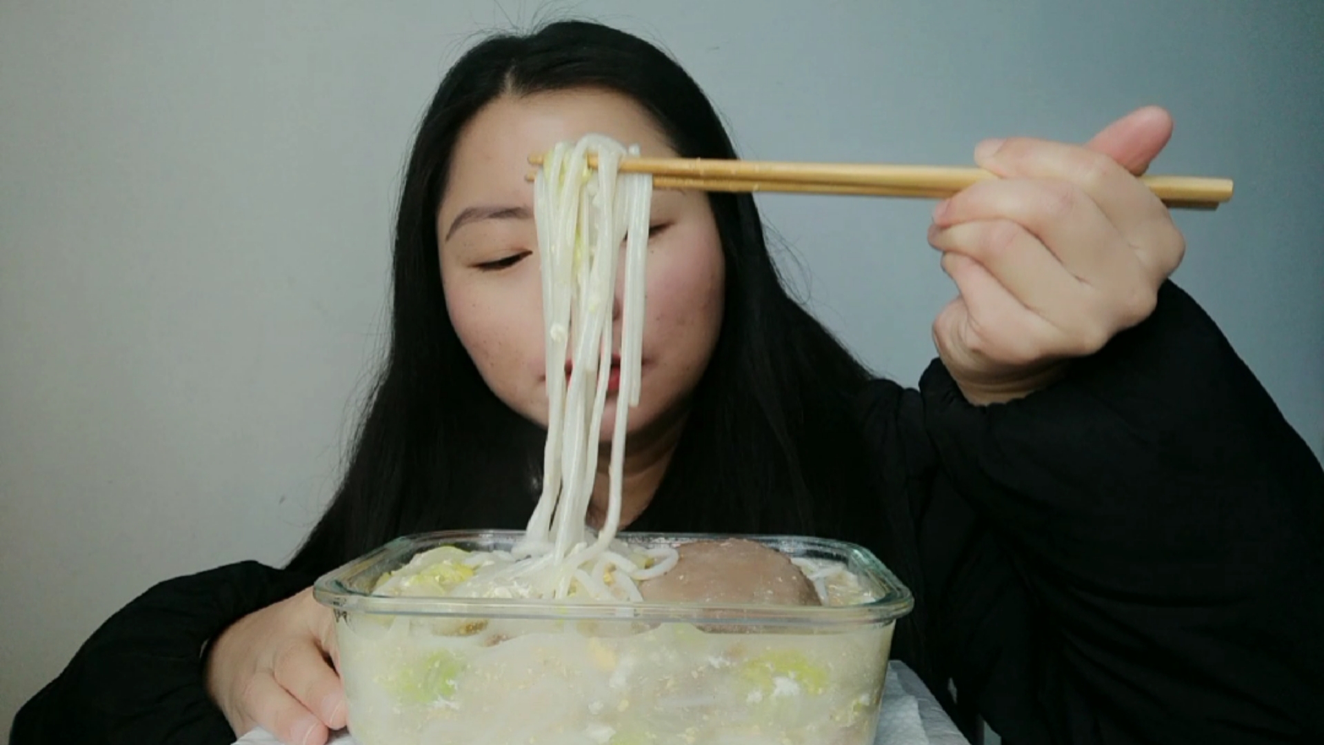 #美食# 嗦粉啦,自制青菜鸡蛋汤粉,再来一个家乡特色美食芋头圆