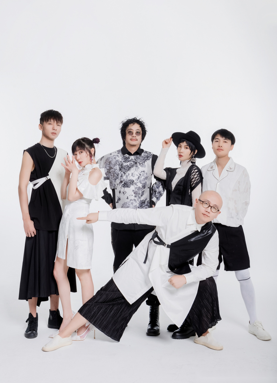 南无乐队的中式融合,是sting,恐怖海峡和赵丽蓉,来自全球华语广播歌曲