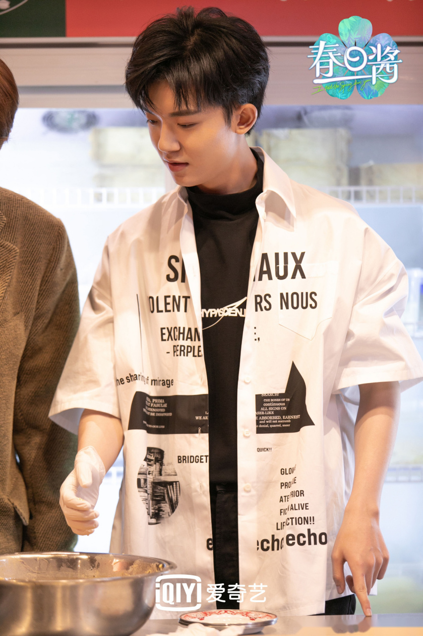 春日酱# 看到@演员李明德 的春日写真就酱已经开始一把子期待明天的