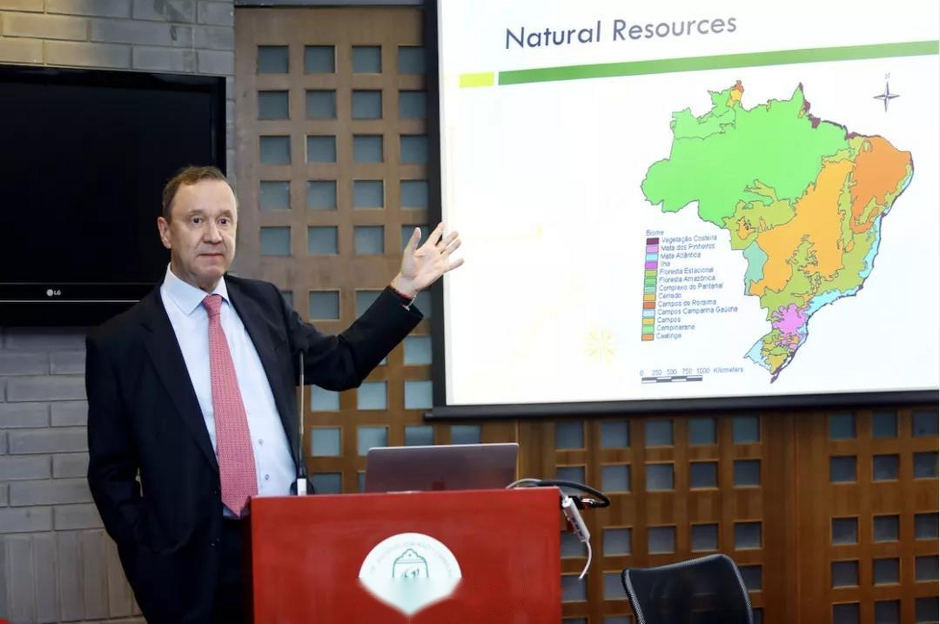 【巴西驻华大使保罗·瓦莱做客"水木之窗 对话大使"活动】7月27日