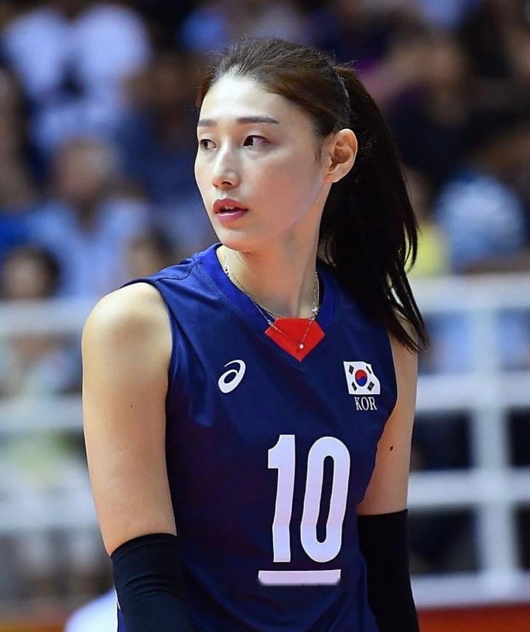 韩国女排奥运12人名单: 主攻:金软景,李素英,表胜珠,朴贞雅 副攻:梁