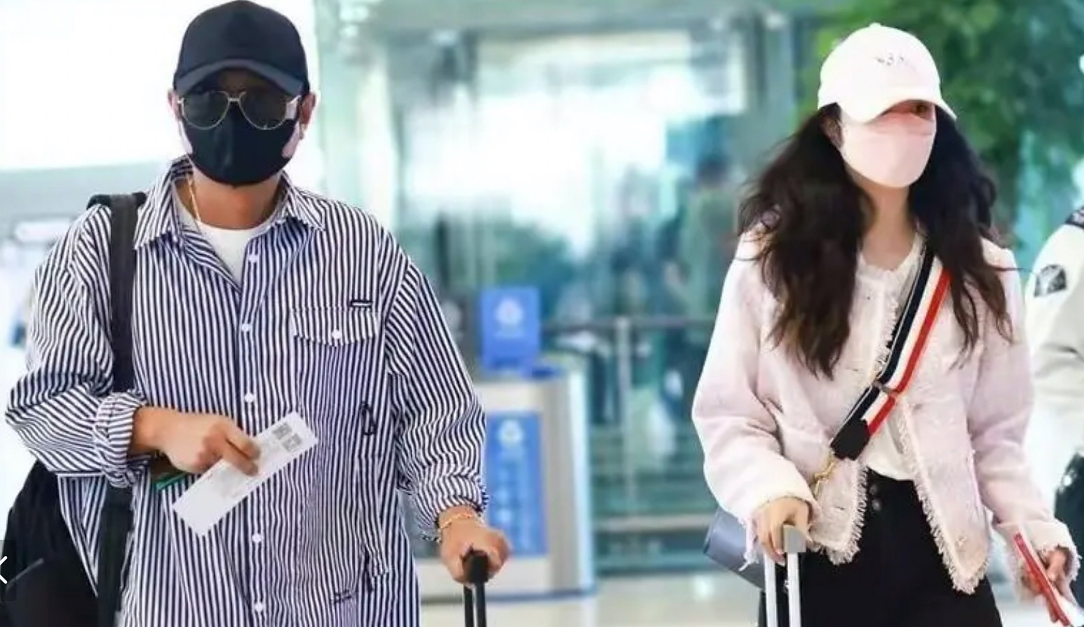 文章与大女儿现身机场