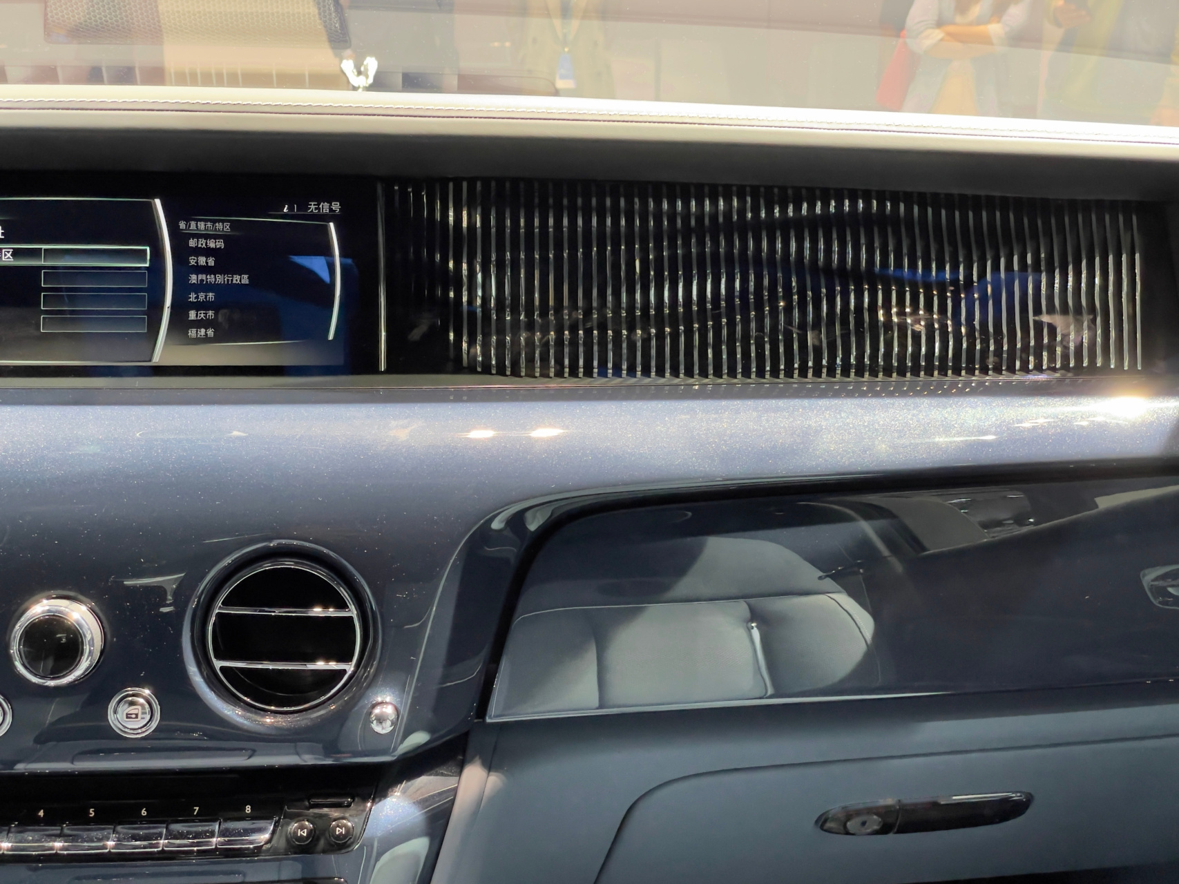 上海车展# 上海车展劳斯莱斯这台幻影天魄典藏版,忘了看这100根铝柱