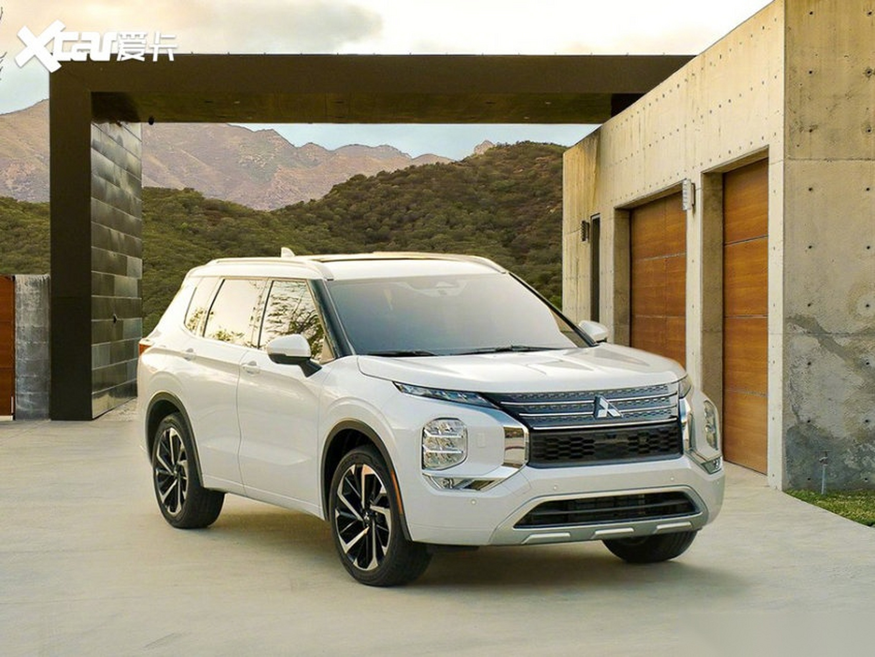 每日车事# #三菱欧蓝德# #2021上海车展# 【新一代三菱欧蓝德于珊海