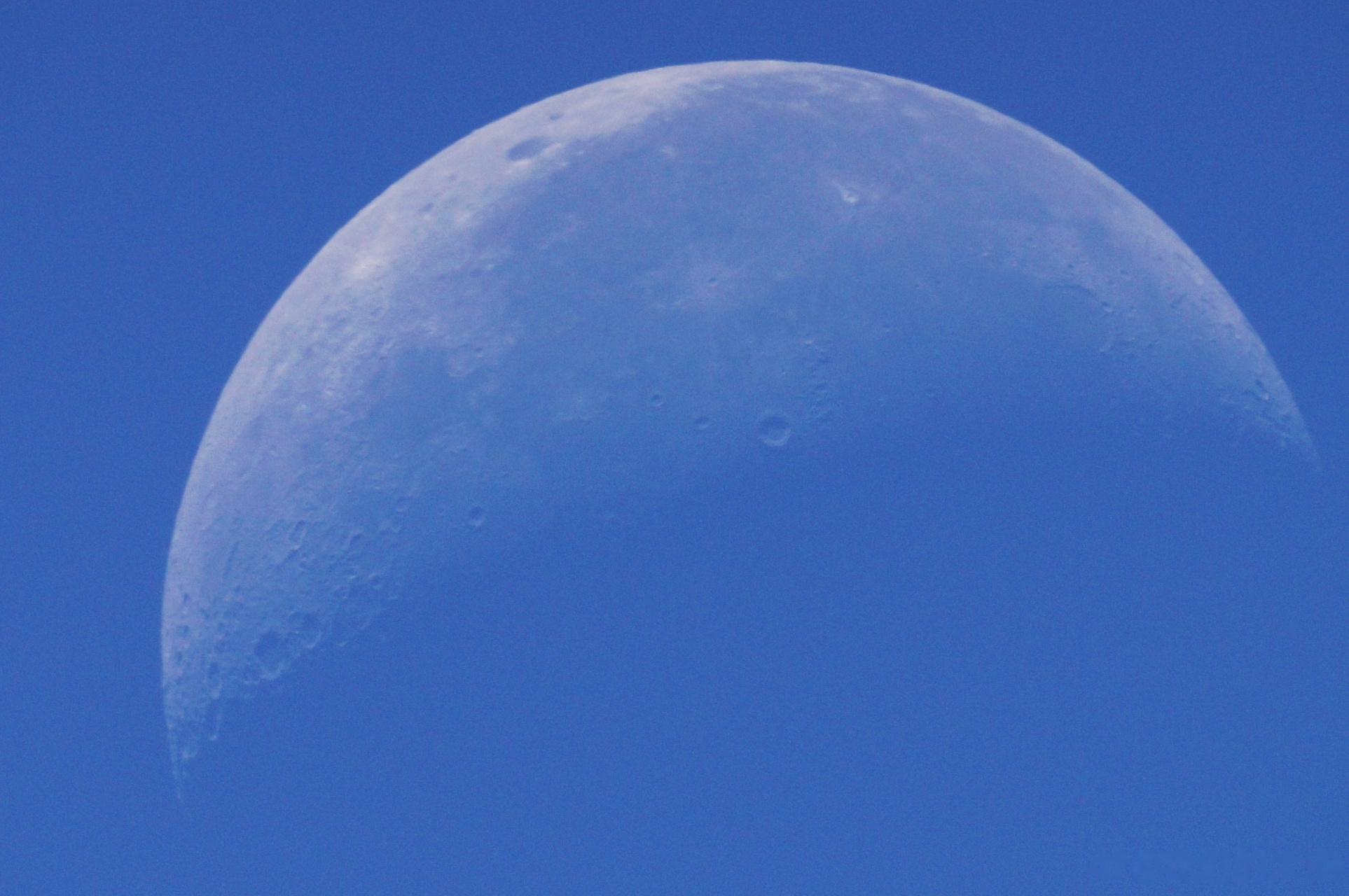 今天白天拍摄的月亮(图:pluto不是冥王星 )