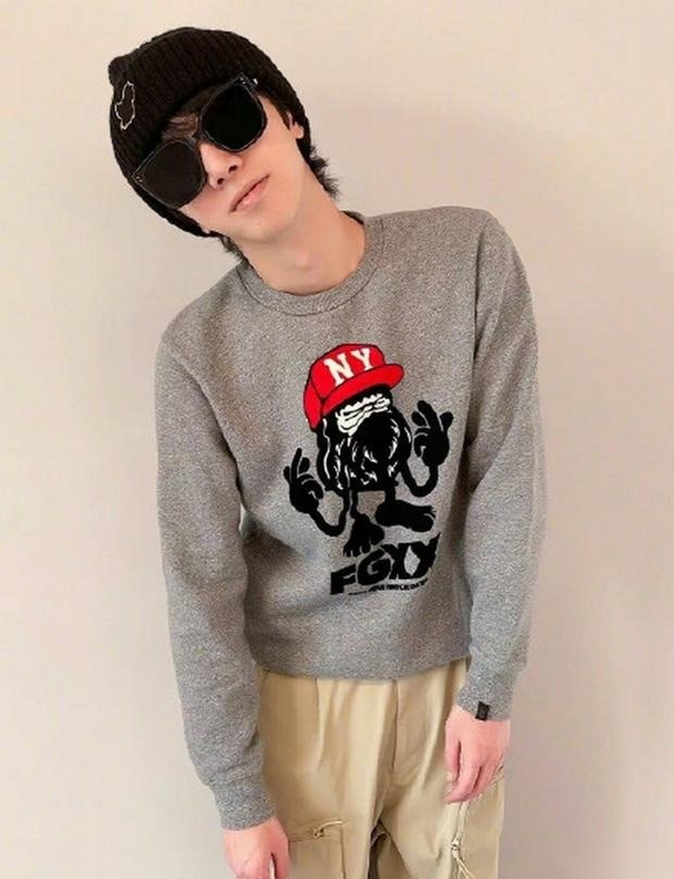 7月17日,华晨宇前经纪人王桂红发文回应称从没有见过或拍过网传华晨宇