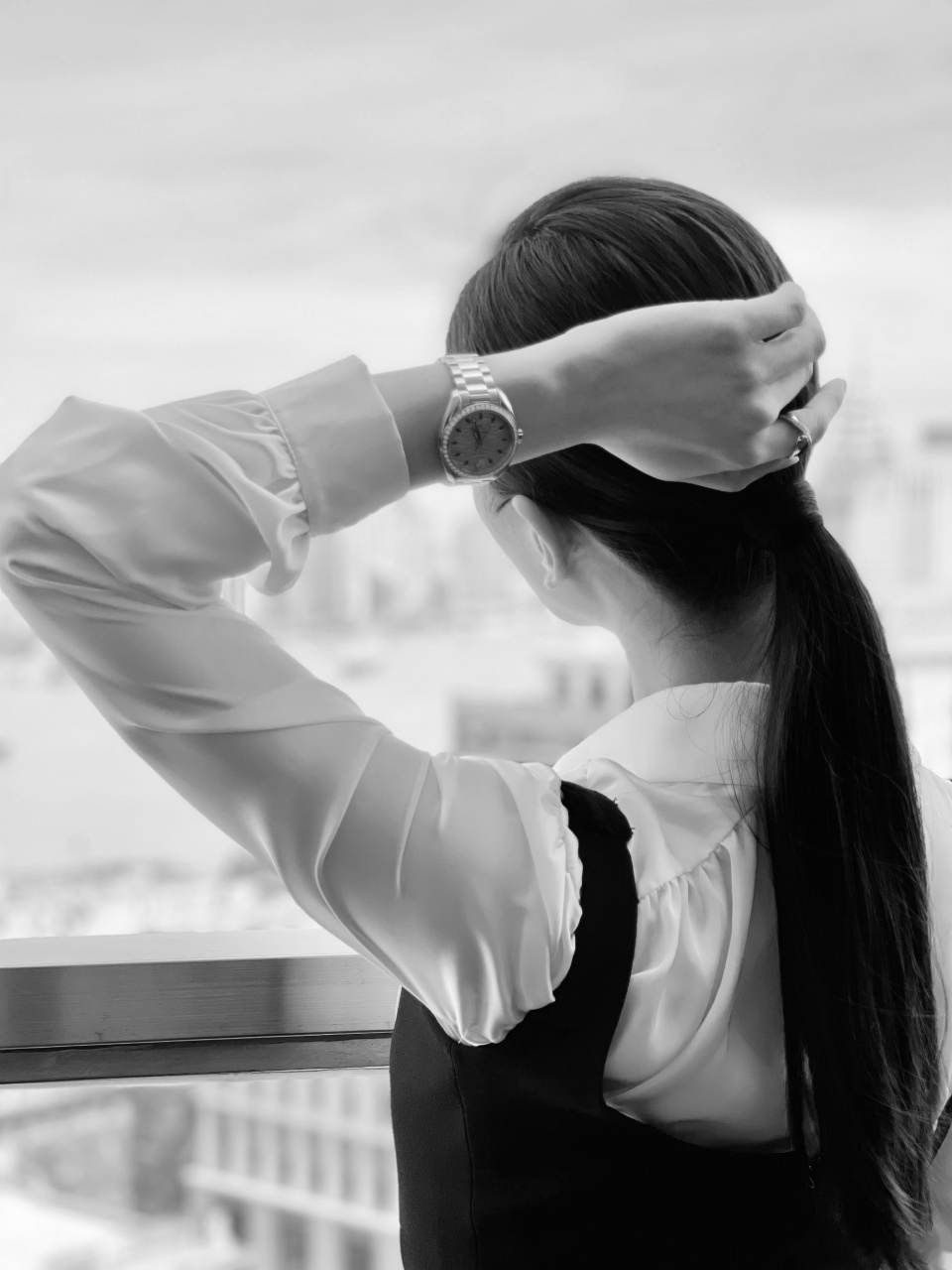 刘诗诗天台黑白背影照漂亮姐姐连备用都这么精直接,来品品刘诗诗背景