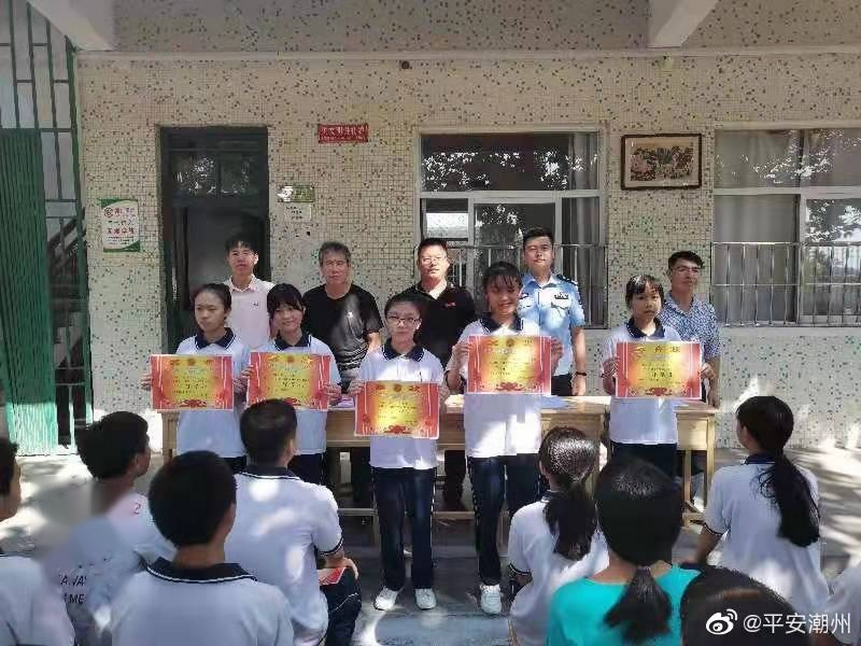 开学第一天#9月1日上午,饶平县公安局海山派出所民警在海山三中开展"