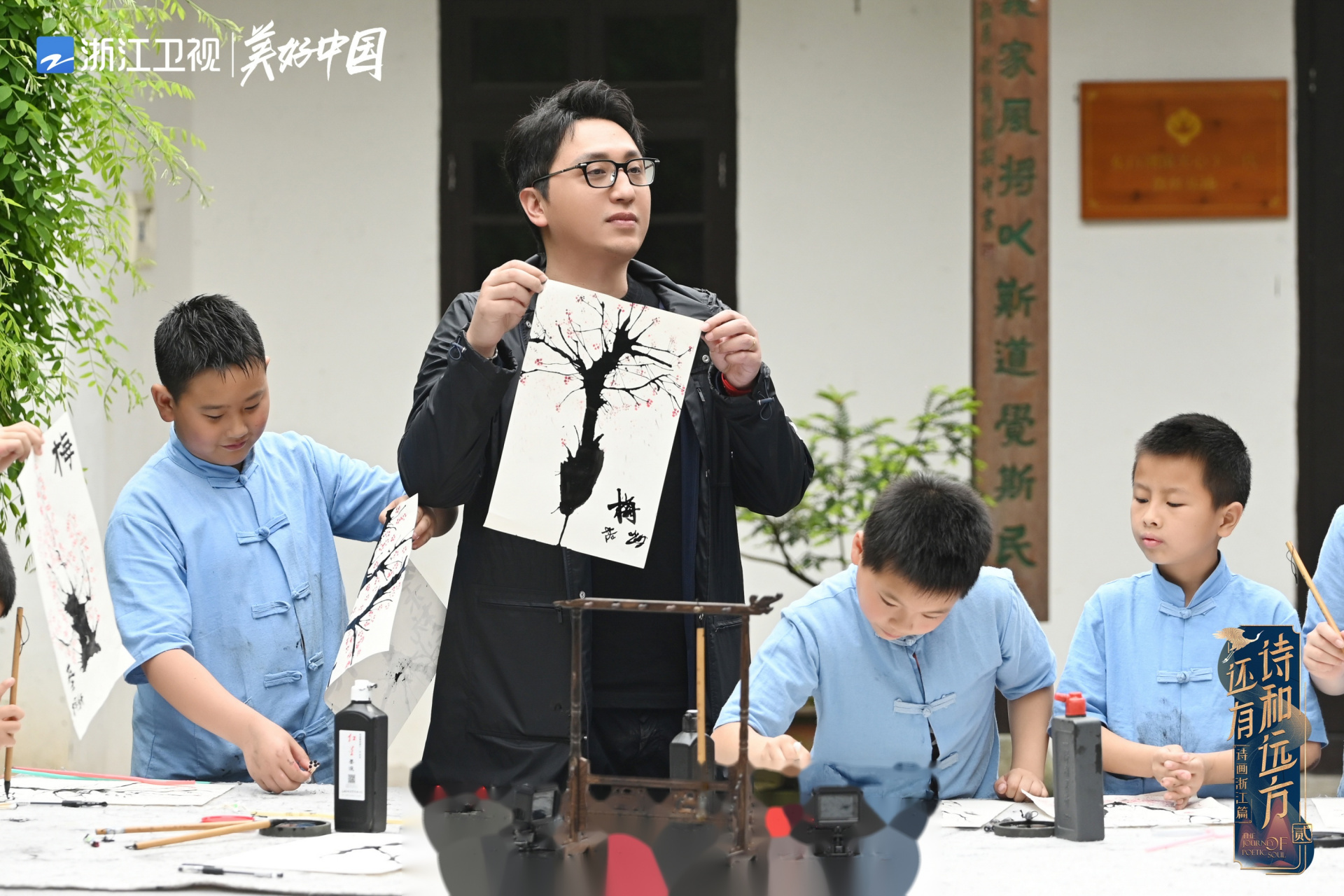 本次诸暨的寻美之旅,我们走进了斯民小学寻梅香,来到了十里红妆裕昌号