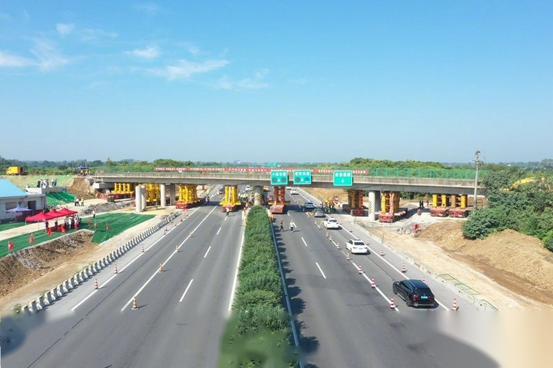 【斜交旧桥"转正"再利用 安徽首座高速天桥成功"转体"[鼓掌]】9月1日