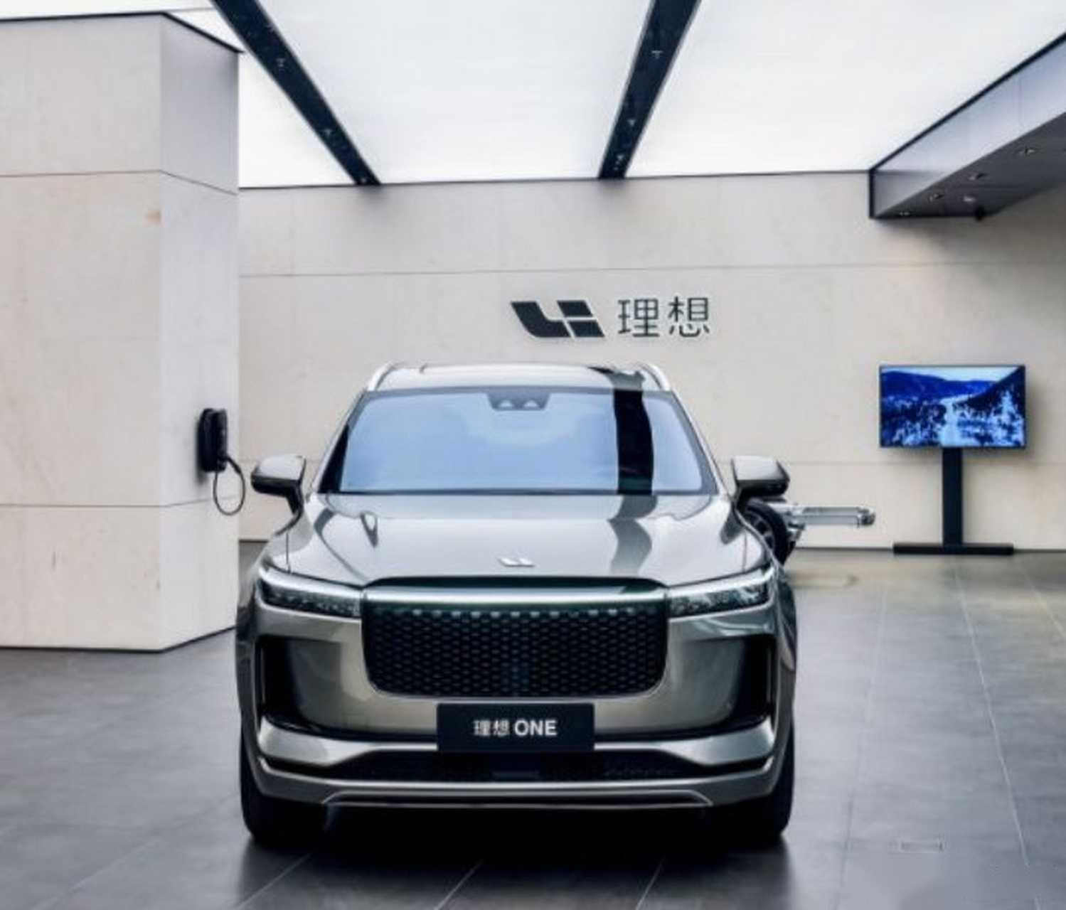 【理想汽车香港ipo发售价为118港元】理想汽车在港交所公告称,香港ipo
