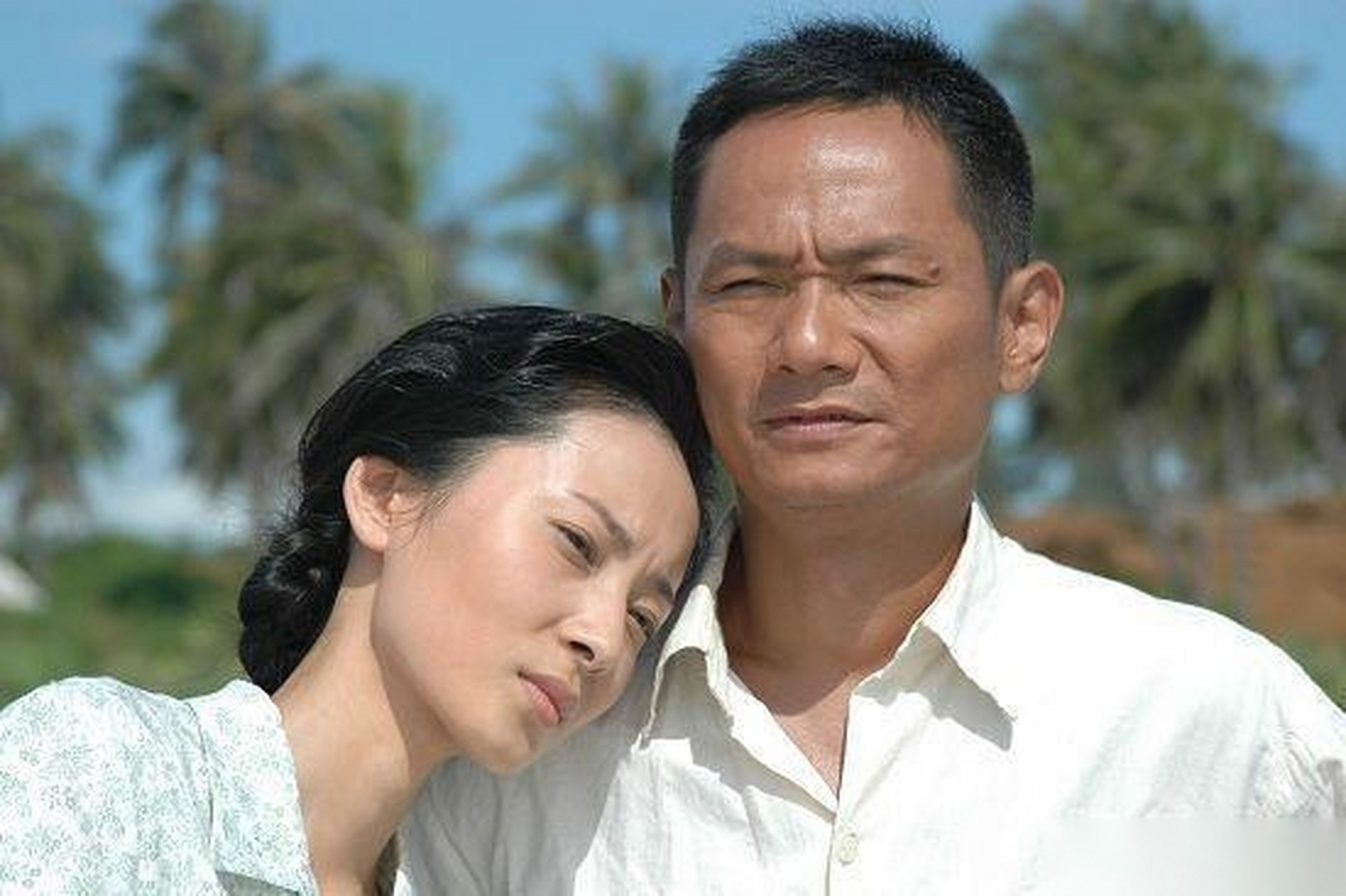 果静林上小学时特调皮,因为小动作特别多,老是走神,每天都挨老师批评