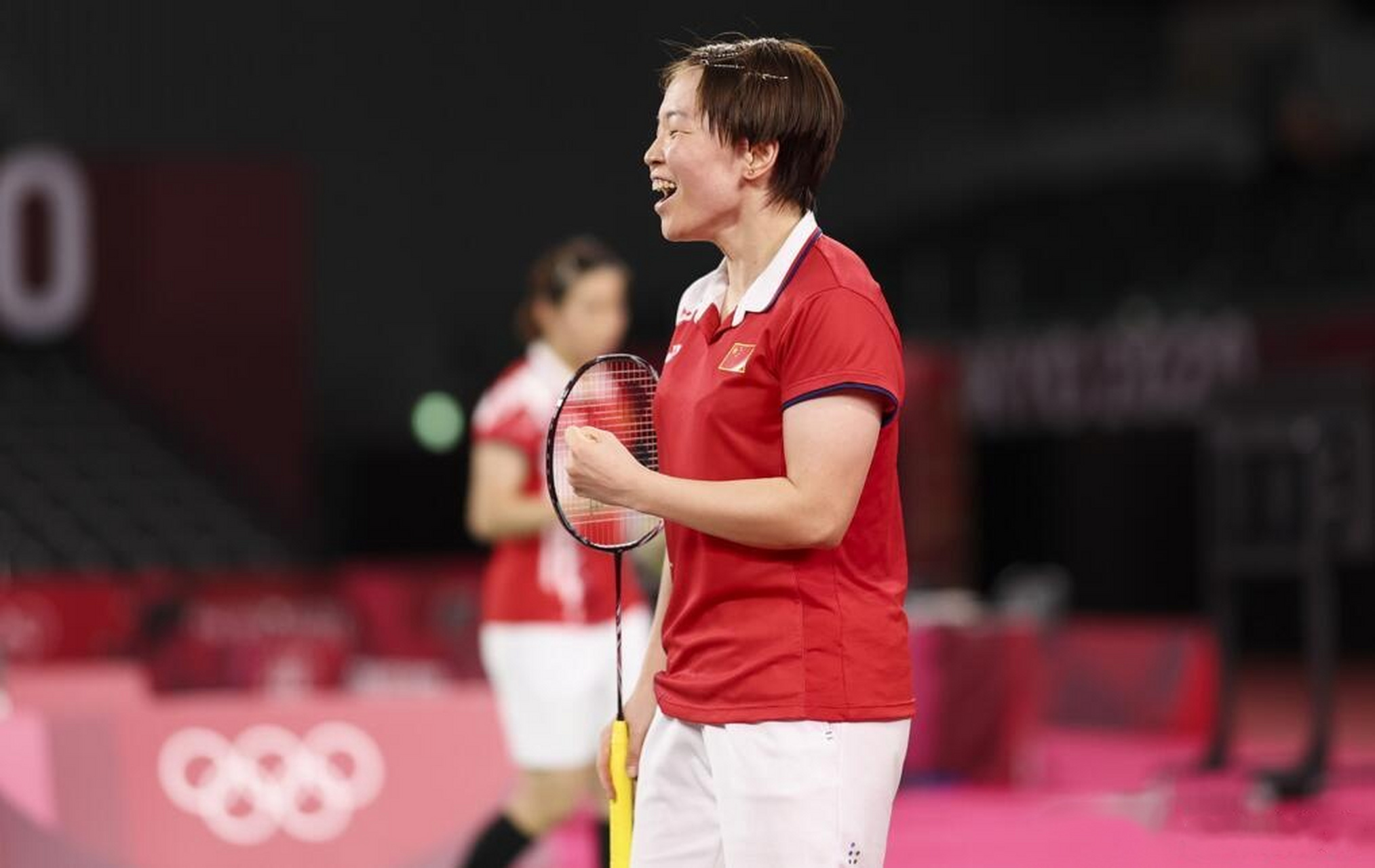 在东京#奥运会# 羽毛球女双半决赛中,中国组合陈清晨baobao 和贾一凡