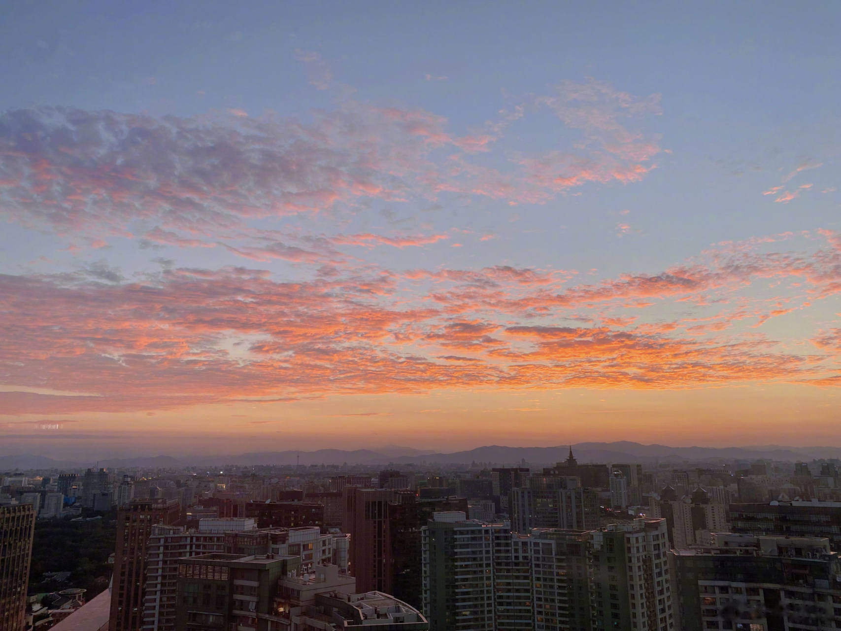 又又见粉烧云,这回的豪横,满天都是[给你小心心]