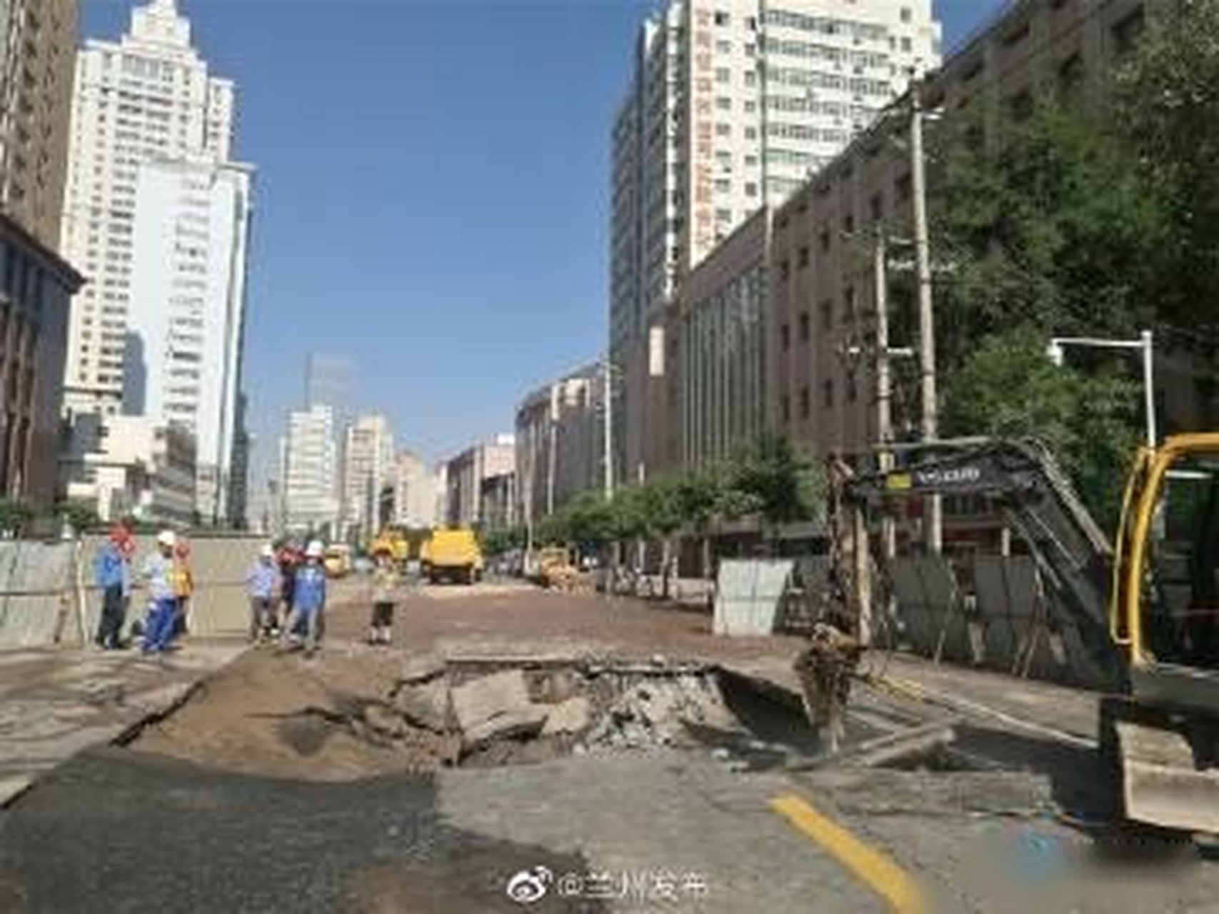 【兰州城关区庆阳路突发爆管 预计48小时内完成应急抢修】7月31日4时