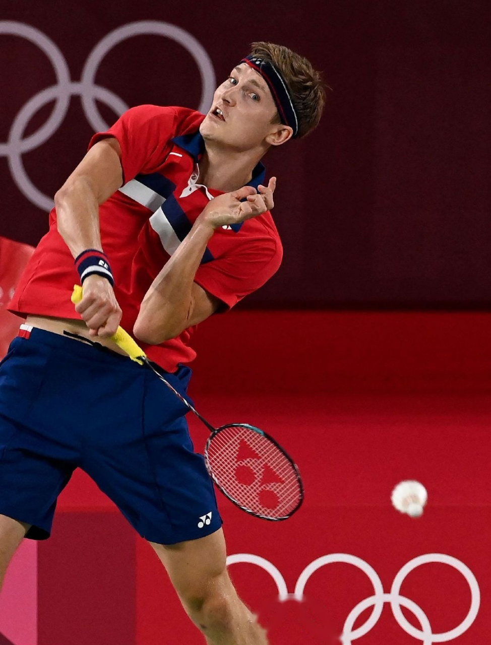 东京奥运会#羽毛球男单半决赛, 21-18 21-11战胜危地马拉黑马柯登