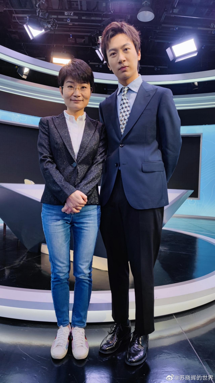 给大家介绍《防务新观察》新晋主持人宁钊 宁钊noah 我还是选了凸显你