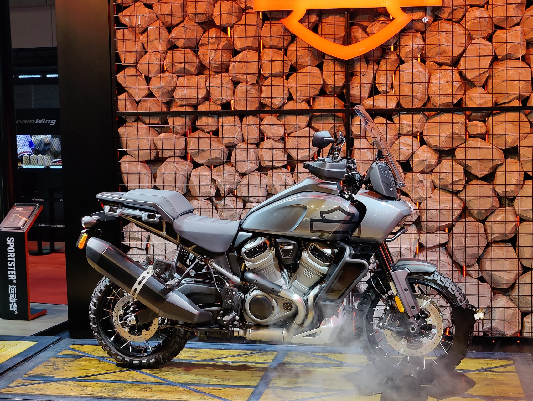 harley-davidson哈雷戴维森首款探险旅行车pan america 1250 定制