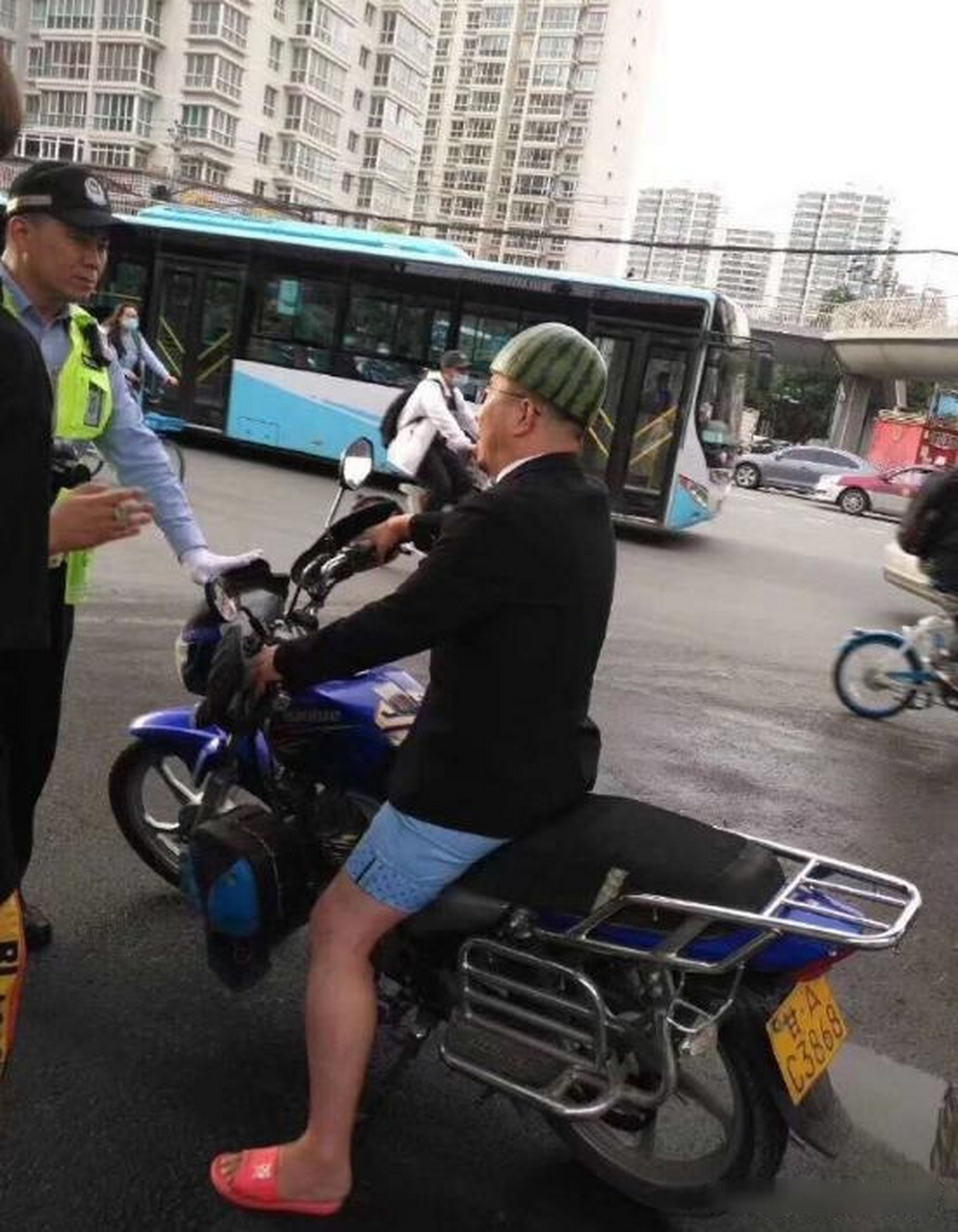 戴个西瓜皮当头盔,你是认真的吗?