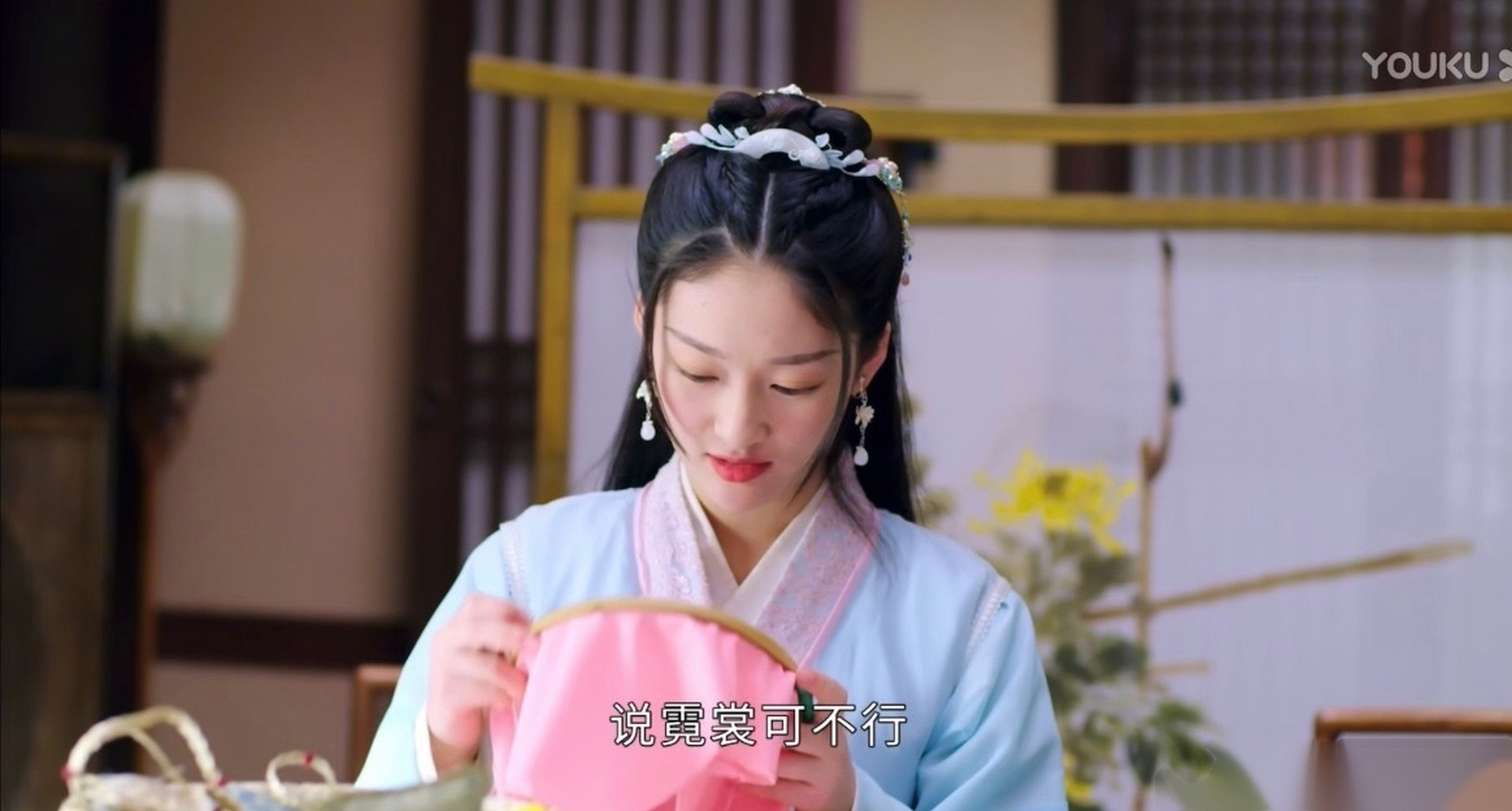 《小女霓裳》里变成白柔儿溜达溜达[喵喵]#电视剧小女霓裳