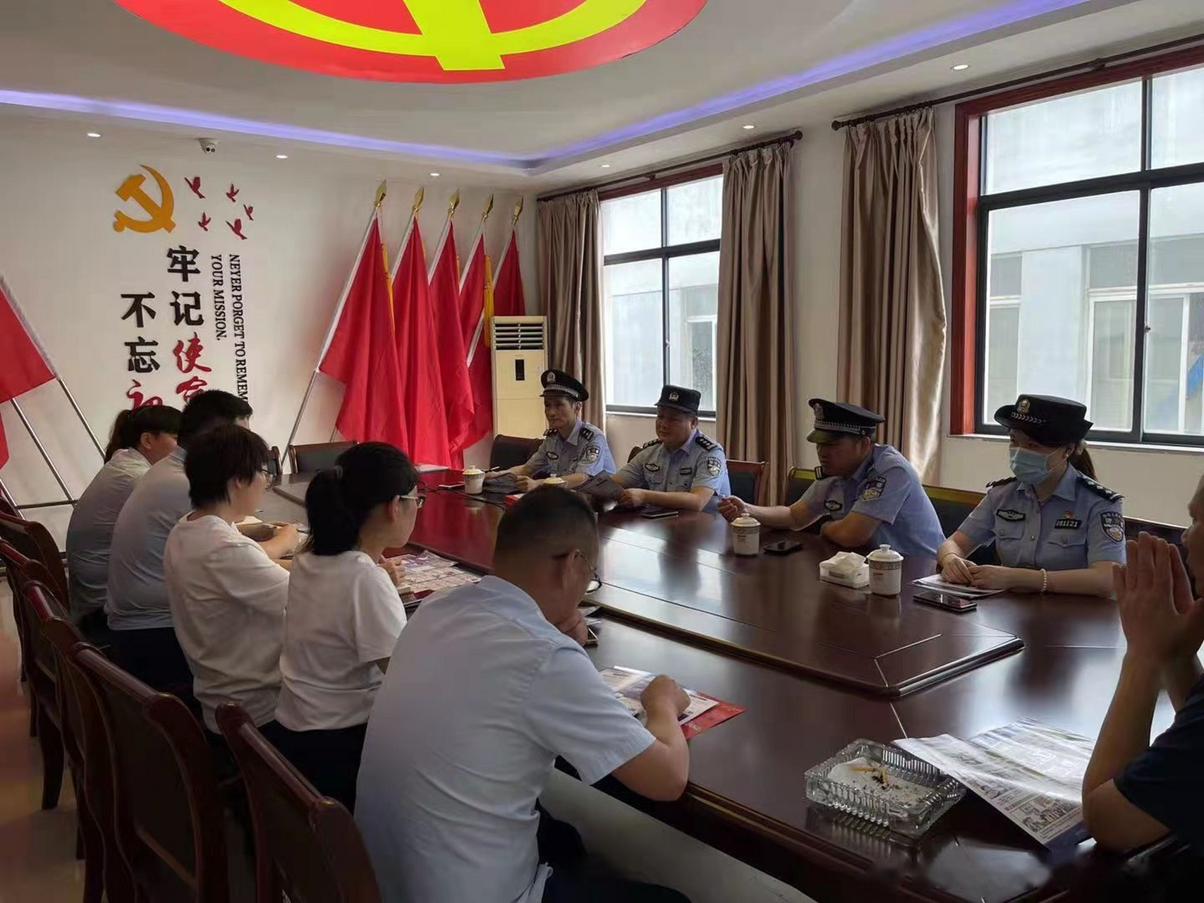 【 怀宁县公安局网安大队联合洪铺派出所对辖区企业开展防诈宣传】