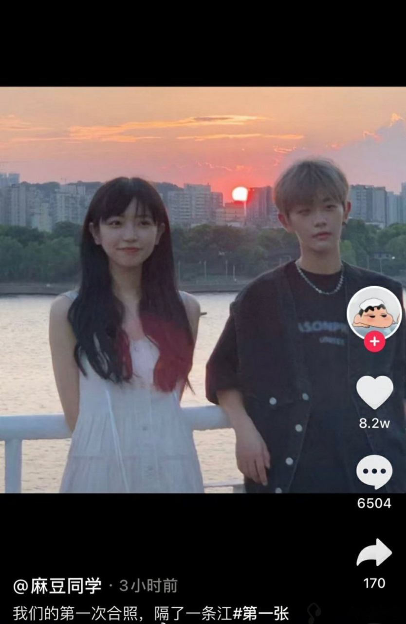 刘梦的姐姐刘蓓和小黄油官宣恋情,刘梦还留言评论了,两个人颜值看起来