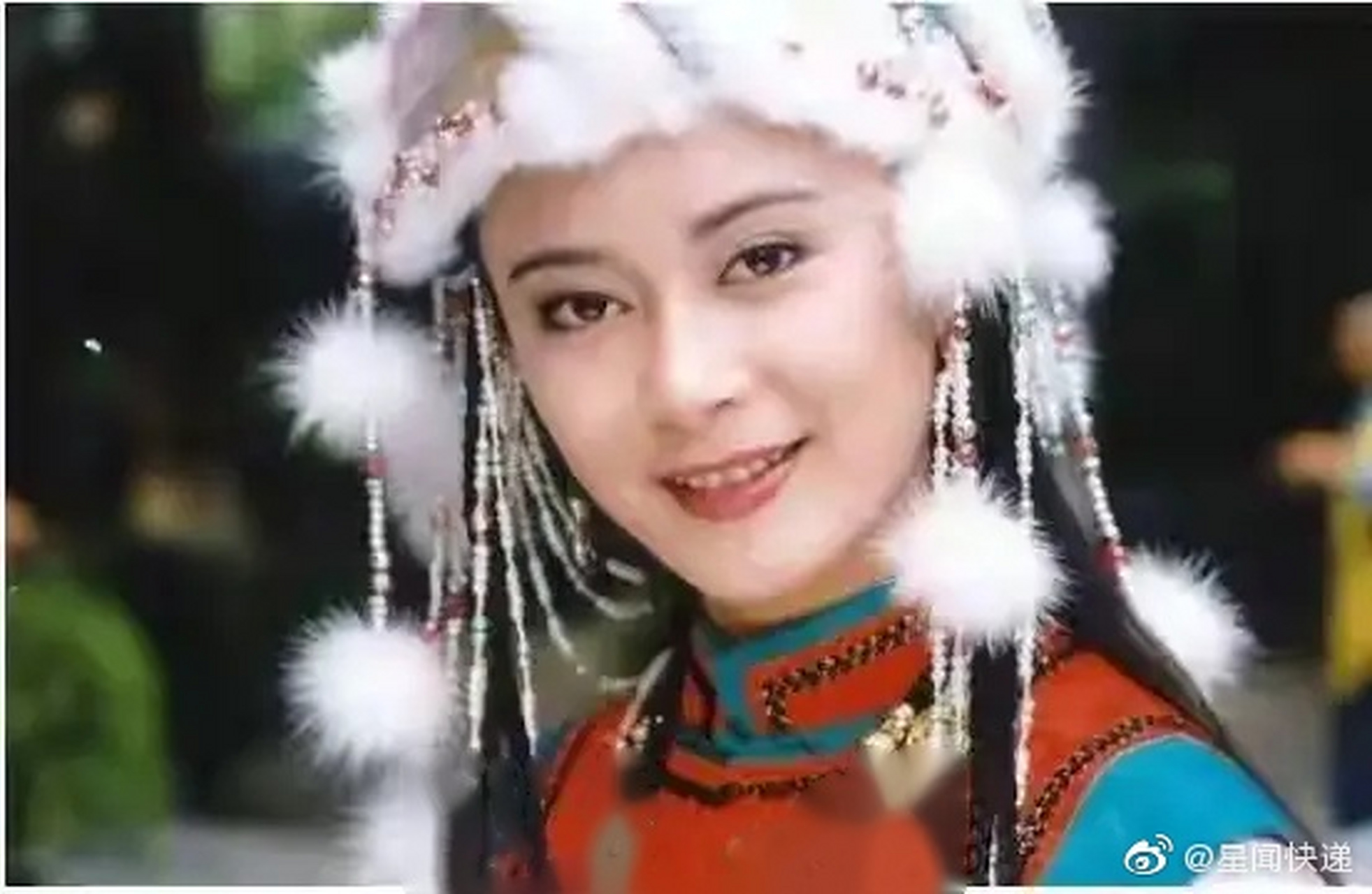 2006年,张嘉倪在《寻找紫菱》综艺选秀节目中,在30个女生中脱颖而出