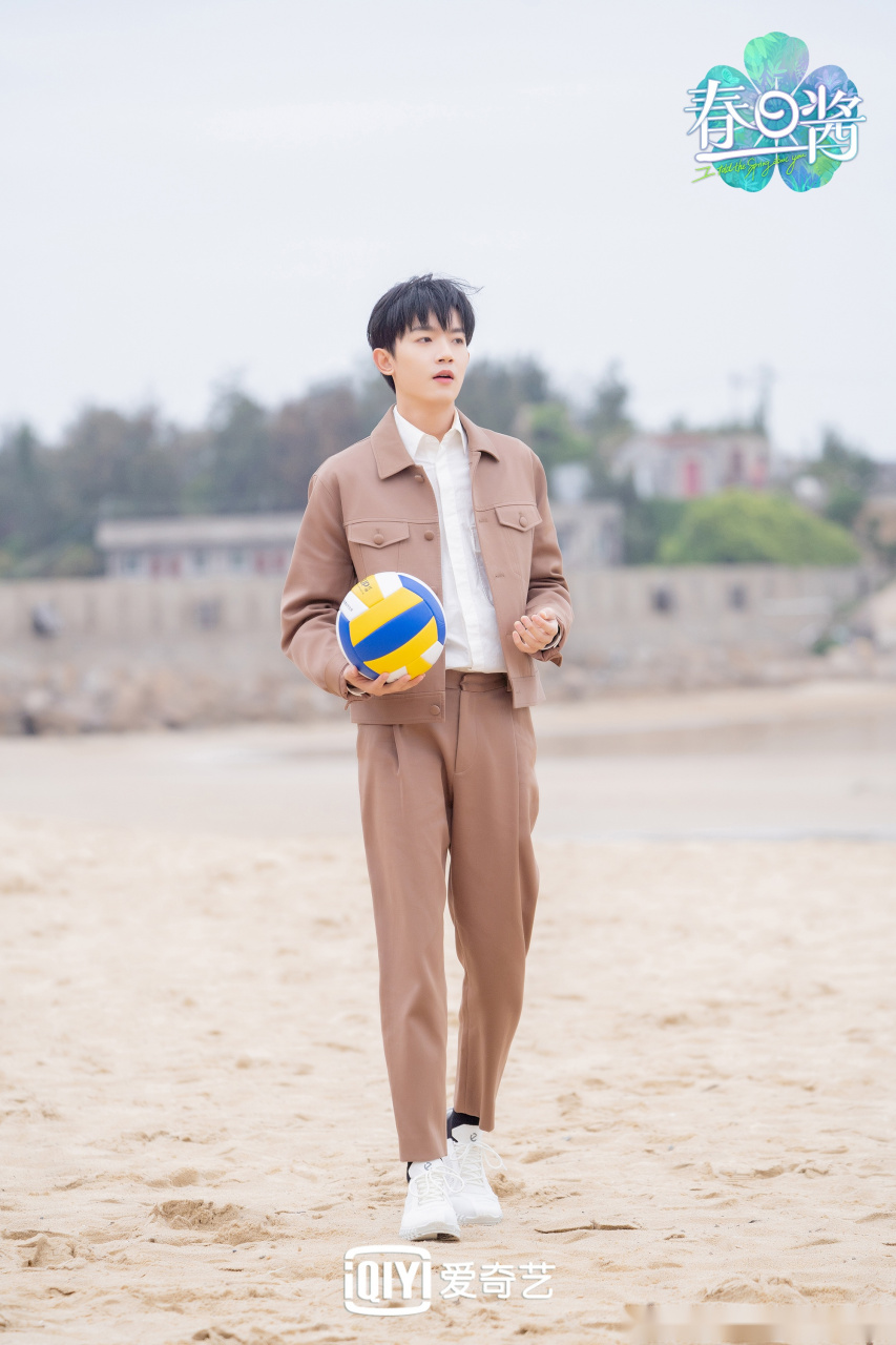 春日酱#春日少年@费启鸣 @胡春杨 @姚弛 @演员李明