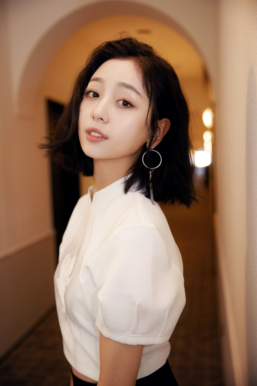 王玥婷#黑白之间尽显灵动与纯粹,活力,潮流,新锐力量蓄势待发.