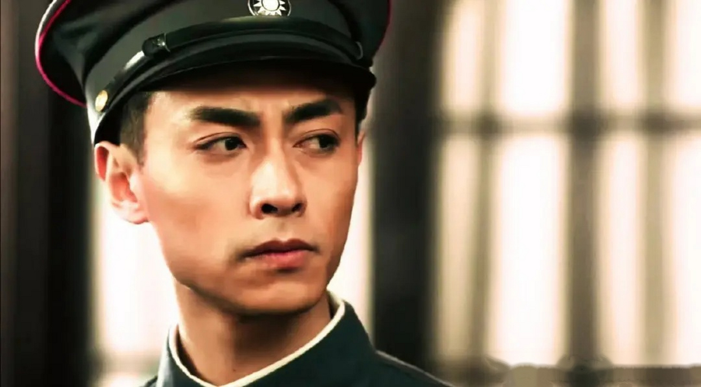 纪录片《重生》里周总理的饰演者金靖承,气质,眉眼也太像周总理了吧!