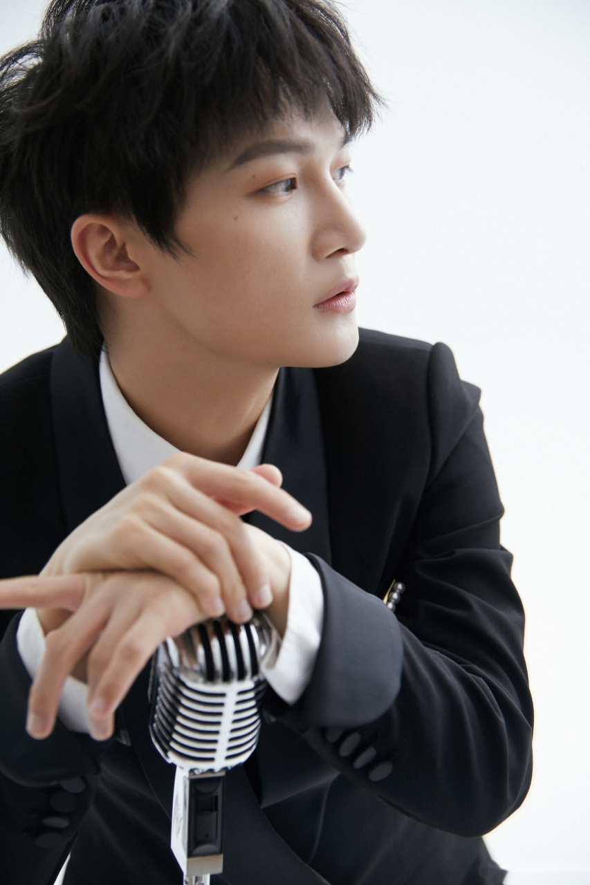 恭喜周深获得艺人新媒体指数榜单第一《创造营2021》《上线吧华彩少年