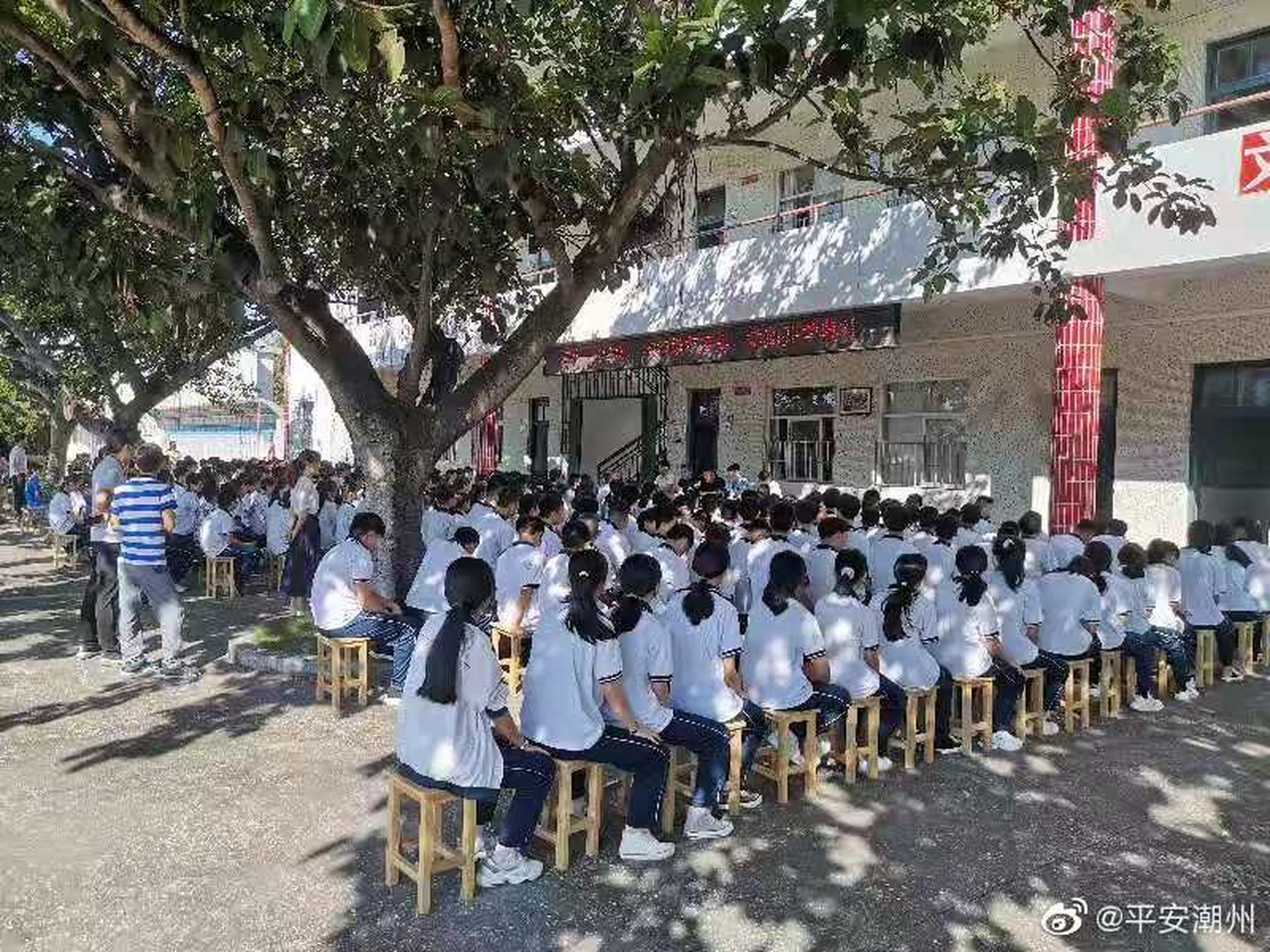 开学第一天#9月1日上午,饶平县公安局海山派出所民警在海山三中开展"