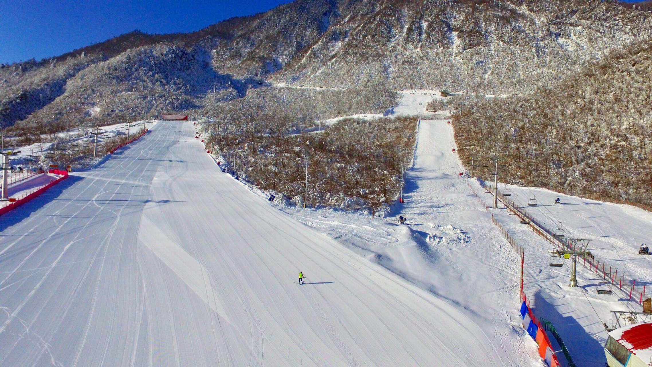 泰安雪山峪滑雪场图片