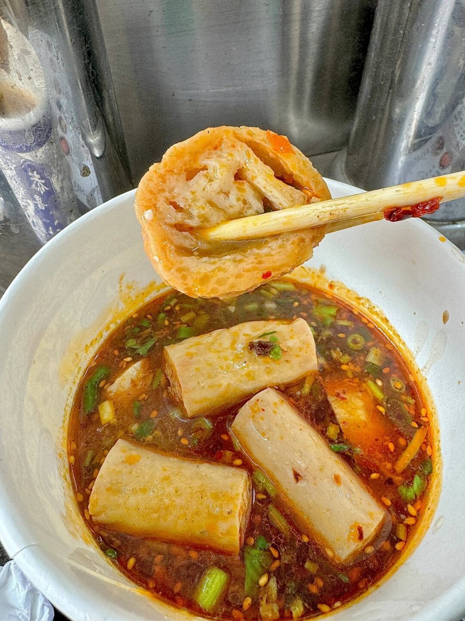 荆州女人街麻辣烫每次来吃都很爱 上一次还是怀孕的时候去吃 现在带着