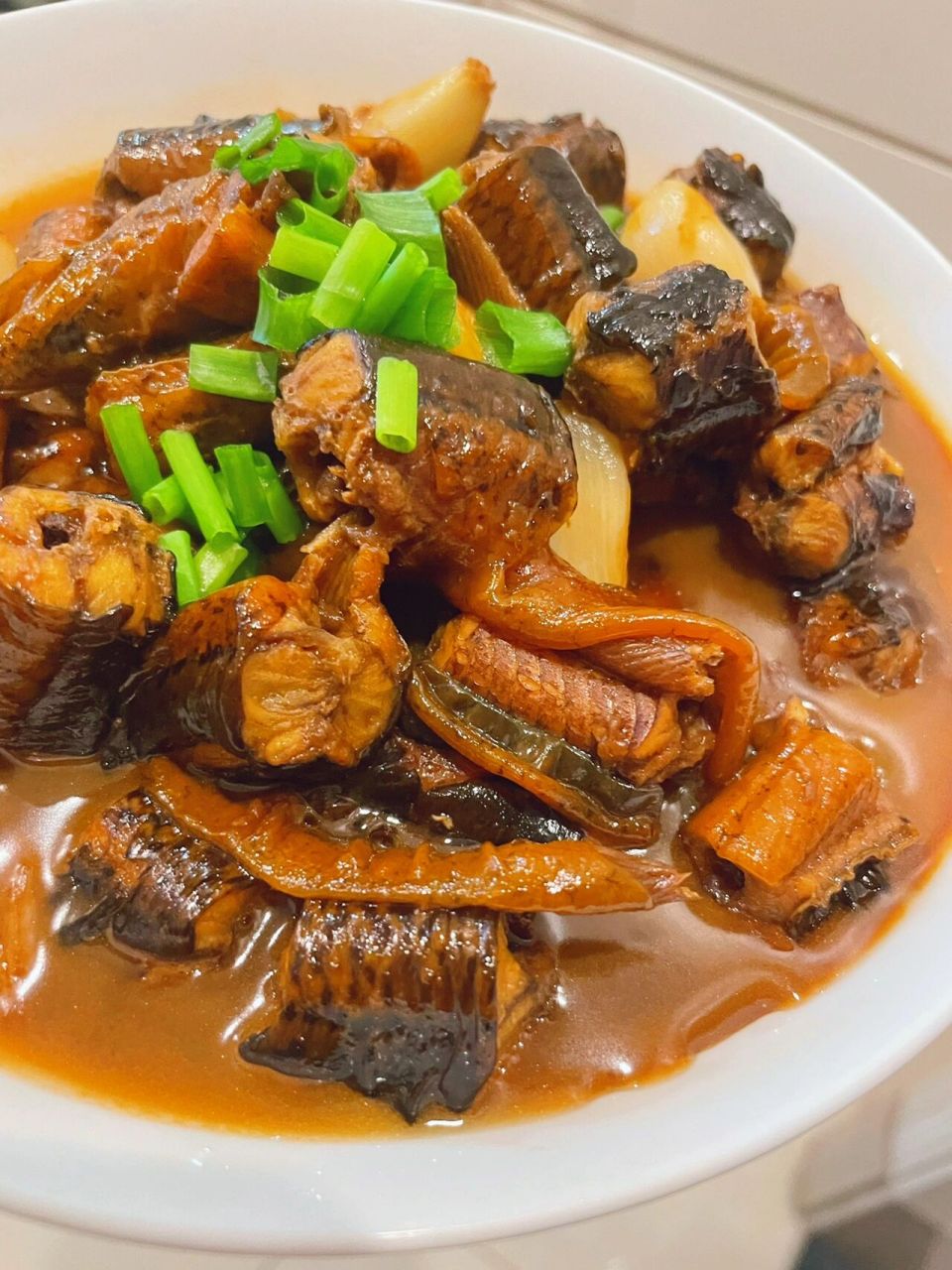 蒜香鳝段 今日端午吃黄鳝 这个烧法在我们家一直延用至今 …… 做法