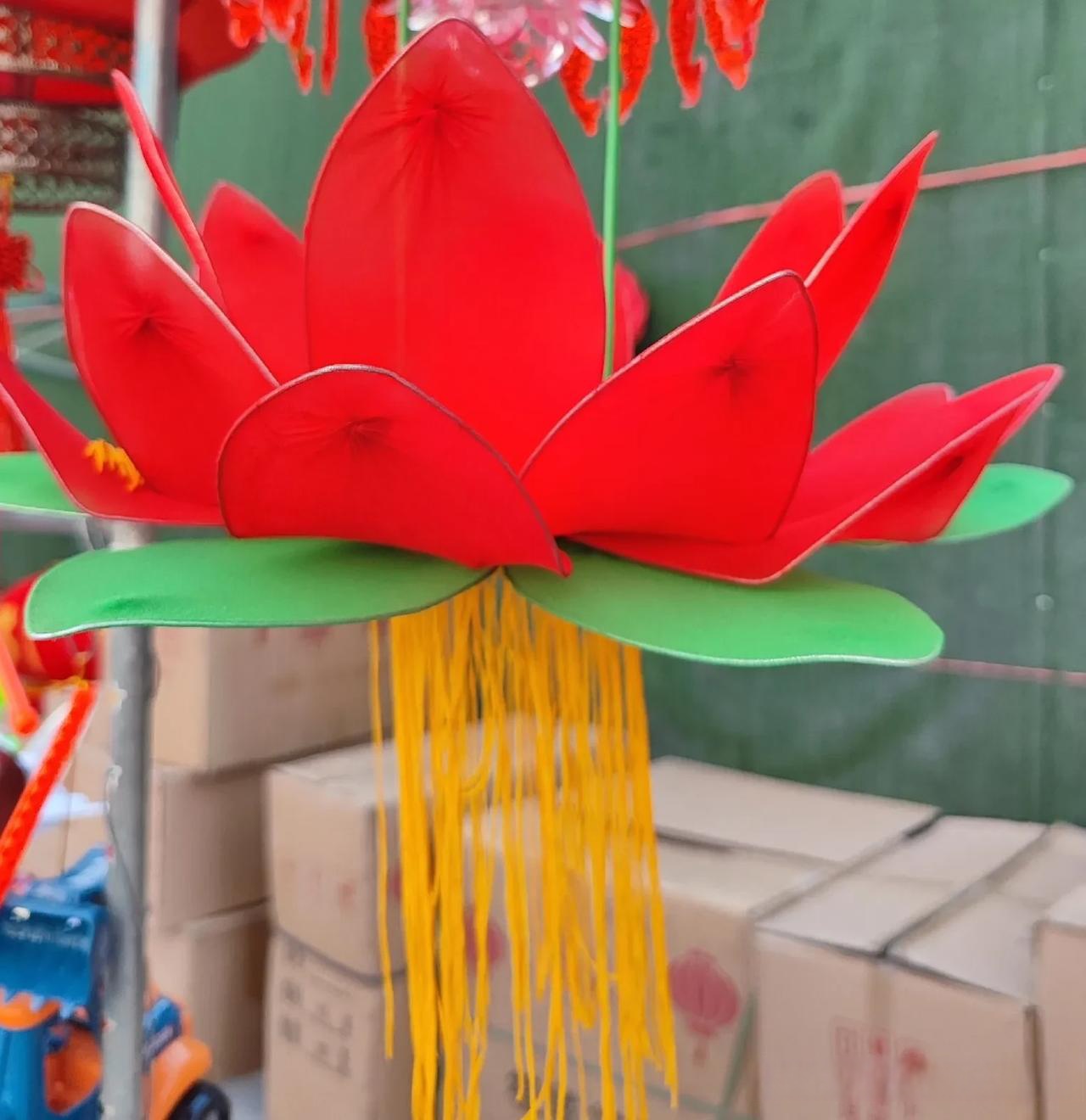 灯笼上一般都会印上一些吉祥的祝福语孩子们都正月十五要打着舅舅送