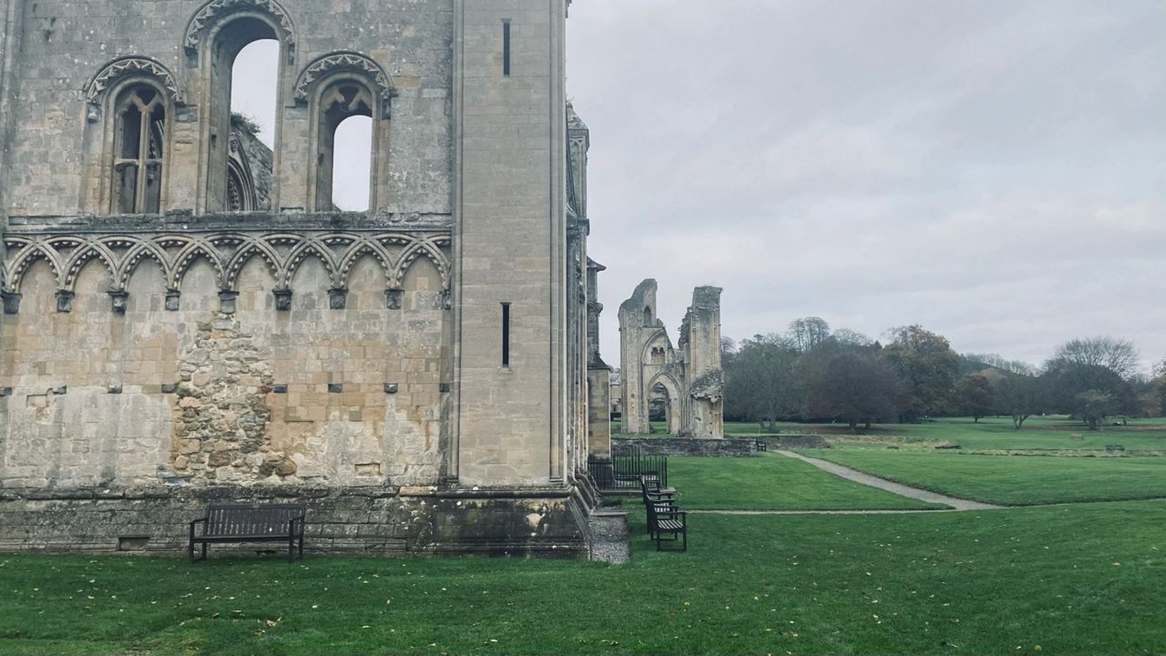 月厨来英国后就一直想圣地巡礼glastonbury,终于这个周末来了一场说
