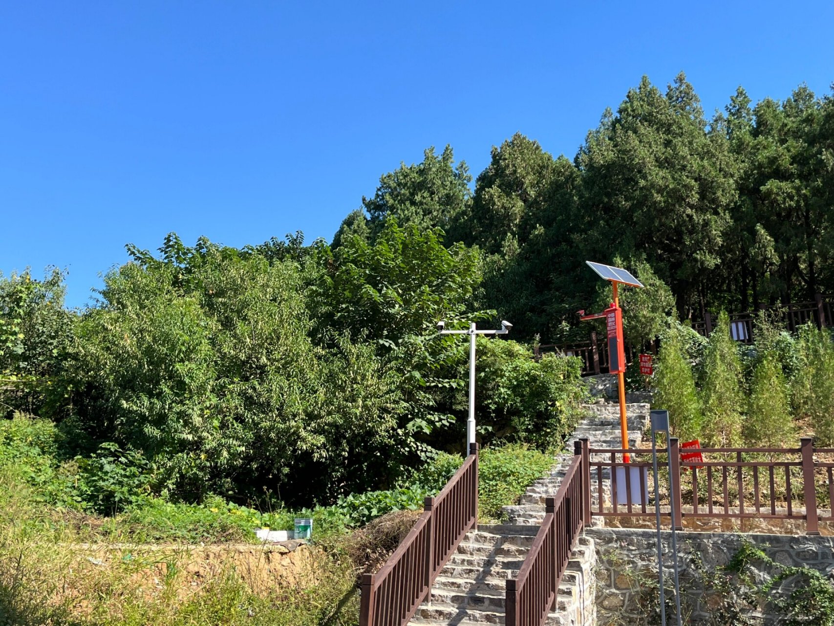 济南|秋天的蝎子山 济南的秋天短而美,每个阳光明媚的好天气都不敢让