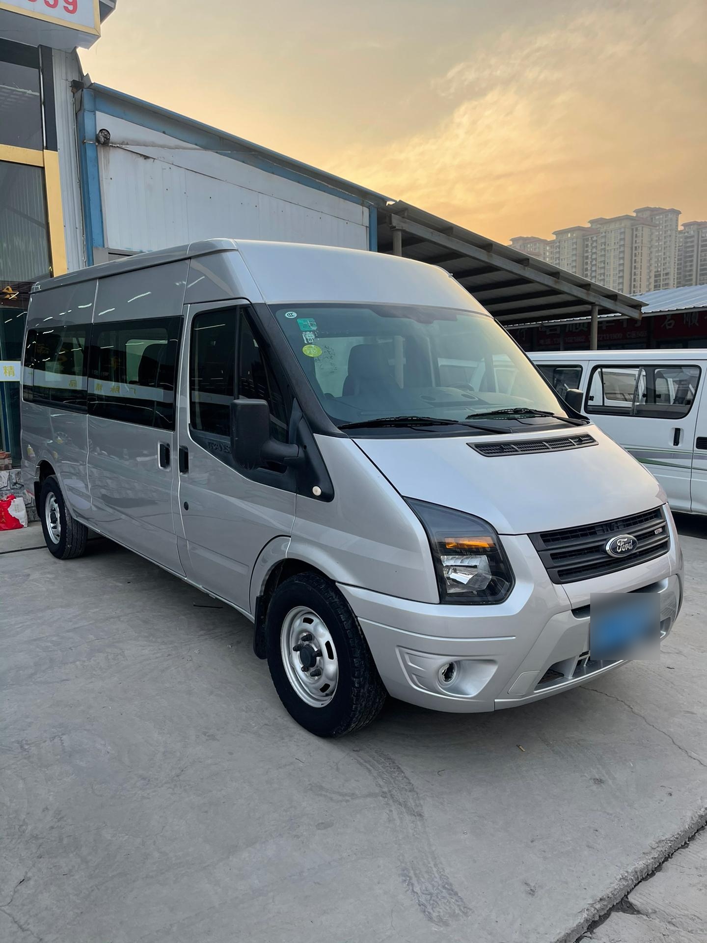 2015年福特新时代全顺v348国四标准小型客车