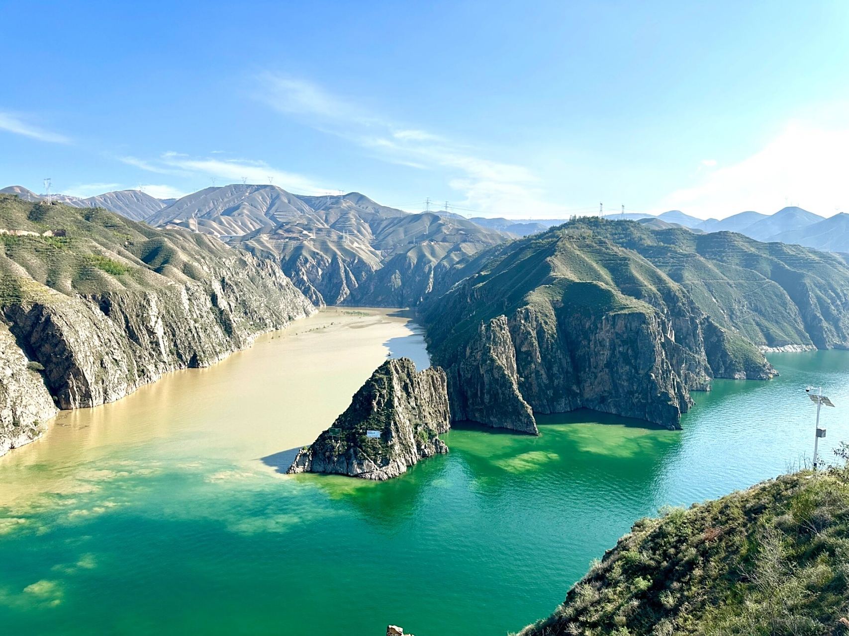 临夏青黄交汇奇观|清澈黄河成为真正的黄河 这里是甘肃临夏的黄河洮河